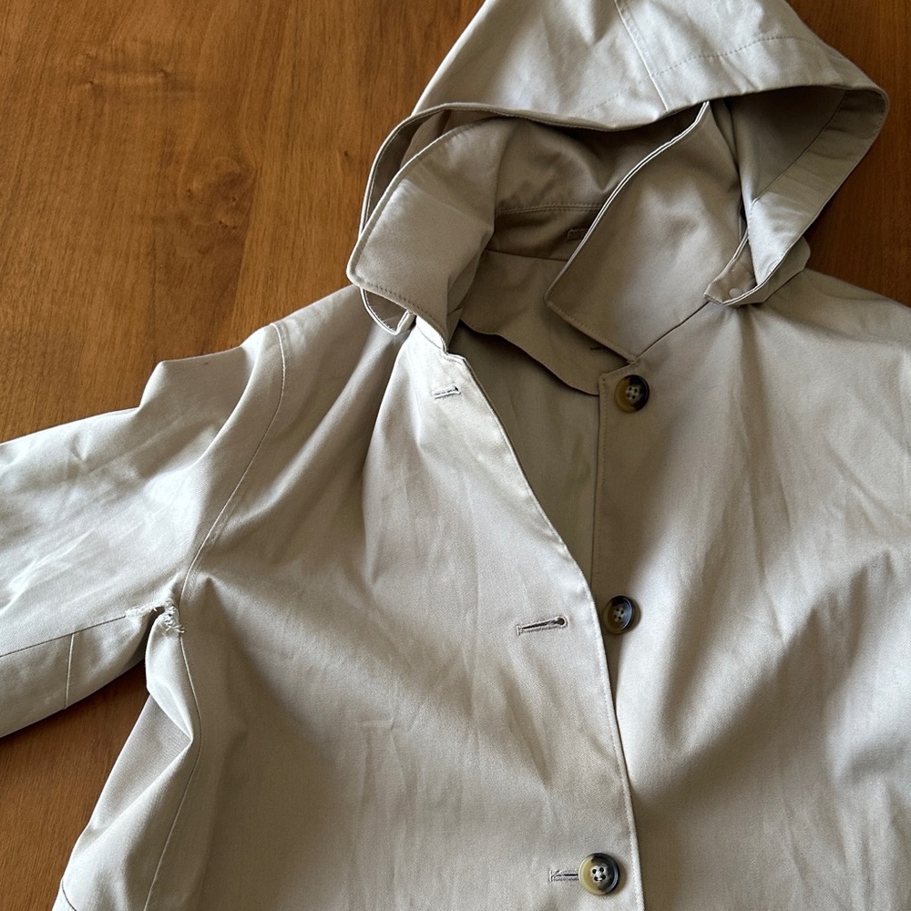 Uniqlo hooded light weight jacket with flaw